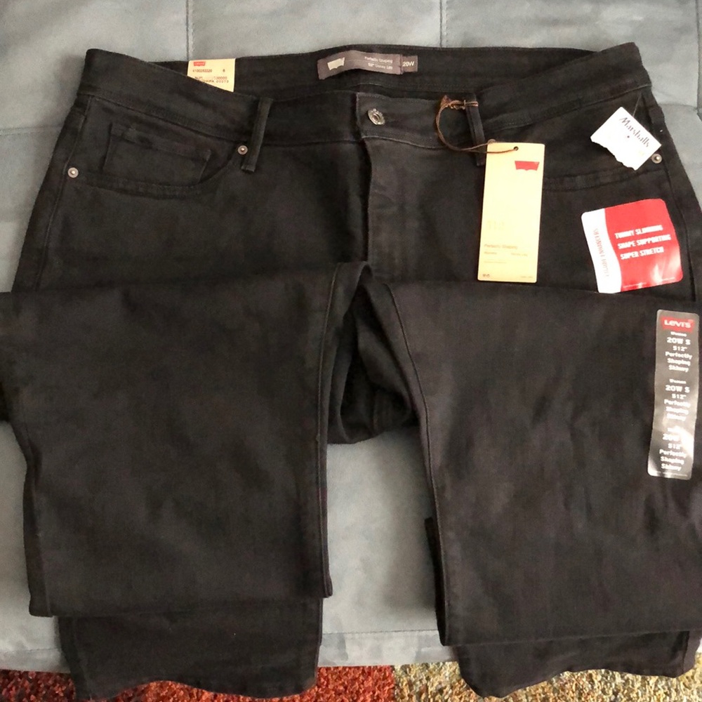 Women’s Levi’s black jeans